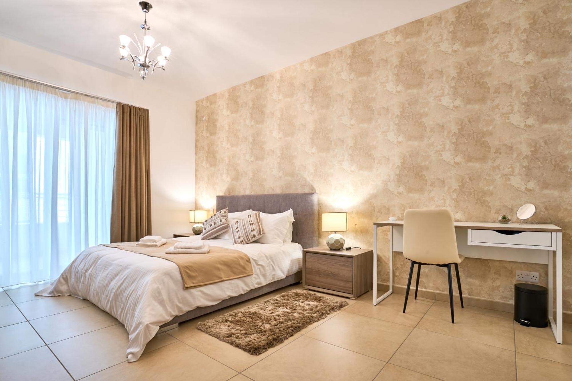 Stunning 3-Bedroom Seaview Retreat In Fort Cambridge Sliema Exterior foto