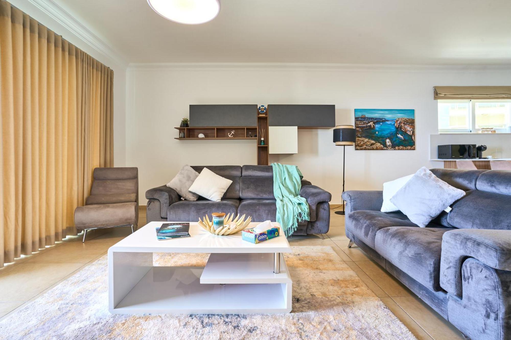 Stunning 3-Bedroom Seaview Retreat In Fort Cambridge Sliema Exterior foto