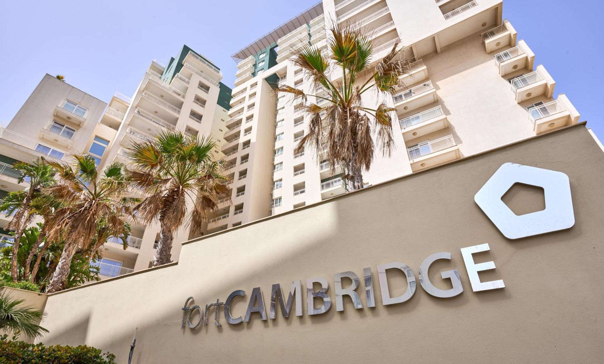 Stunning 3-Bedroom Seaview Retreat In Fort Cambridge Sliema Exterior foto