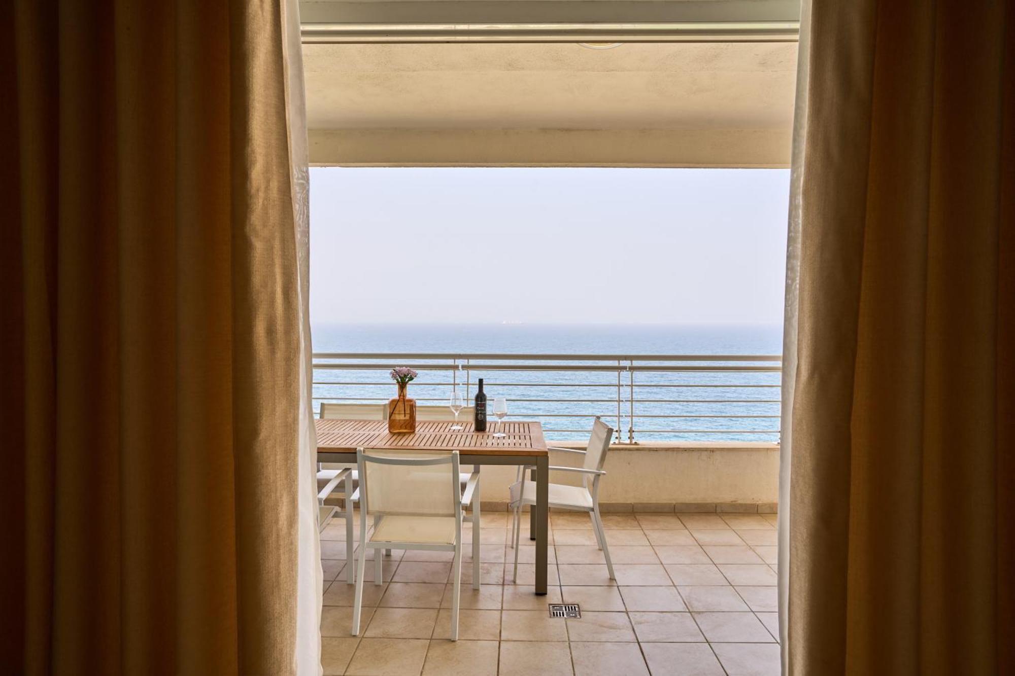 Stunning 3-Bedroom Seaview Retreat In Fort Cambridge Sliema Exterior foto