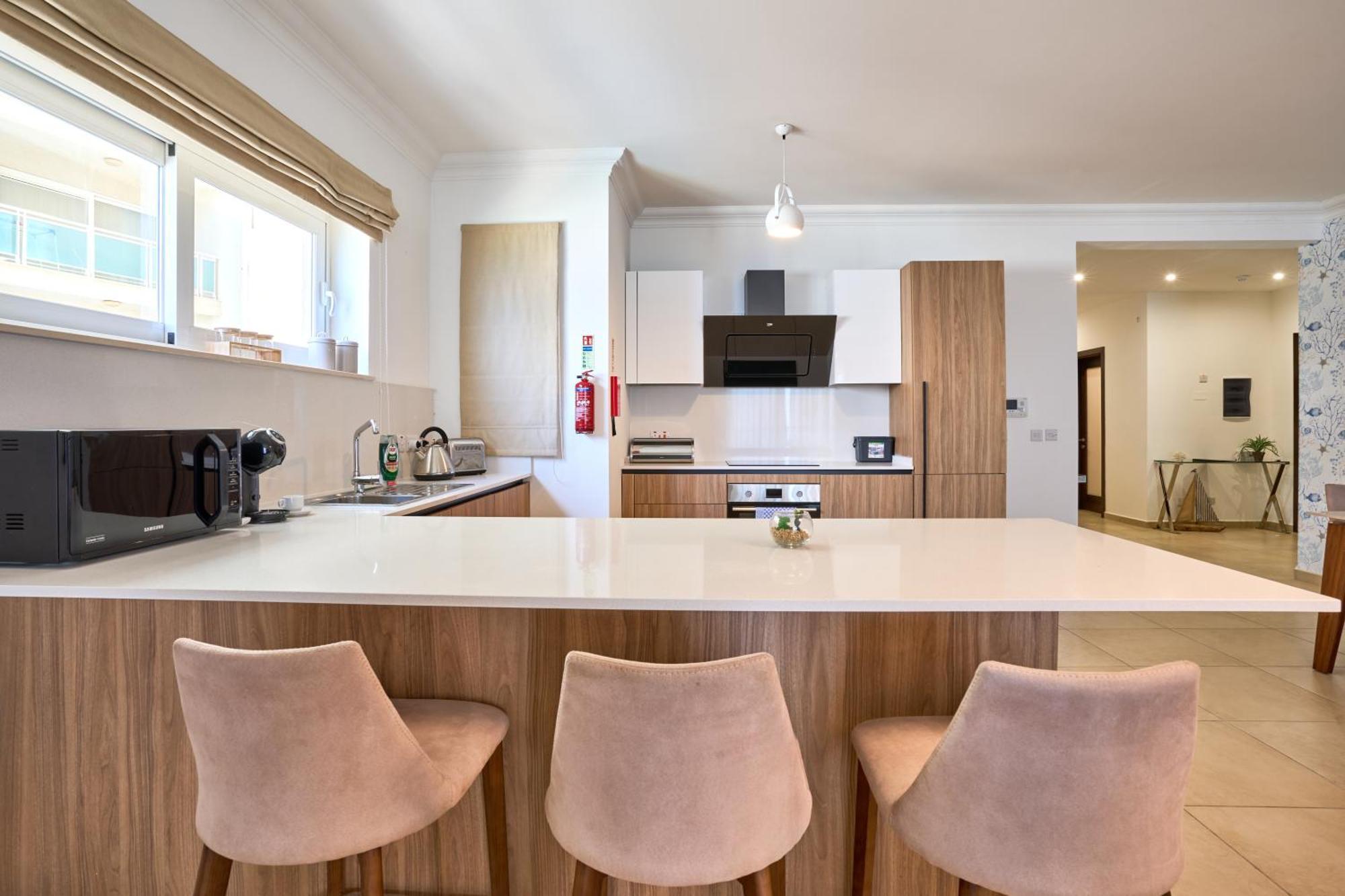 Stunning 3-Bedroom Seaview Retreat In Fort Cambridge Sliema Exterior foto