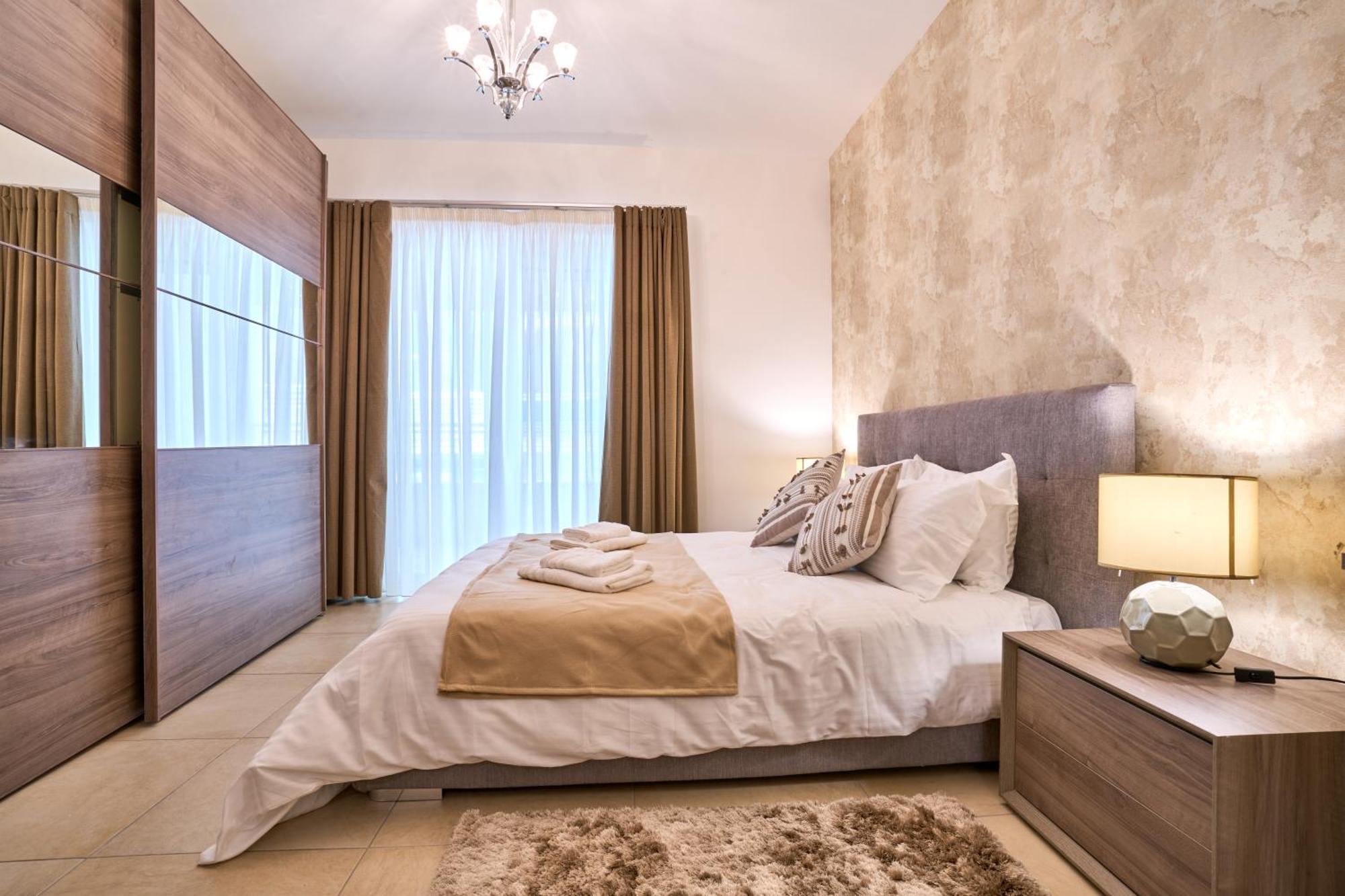 Stunning 3-Bedroom Seaview Retreat In Fort Cambridge Sliema Exterior foto