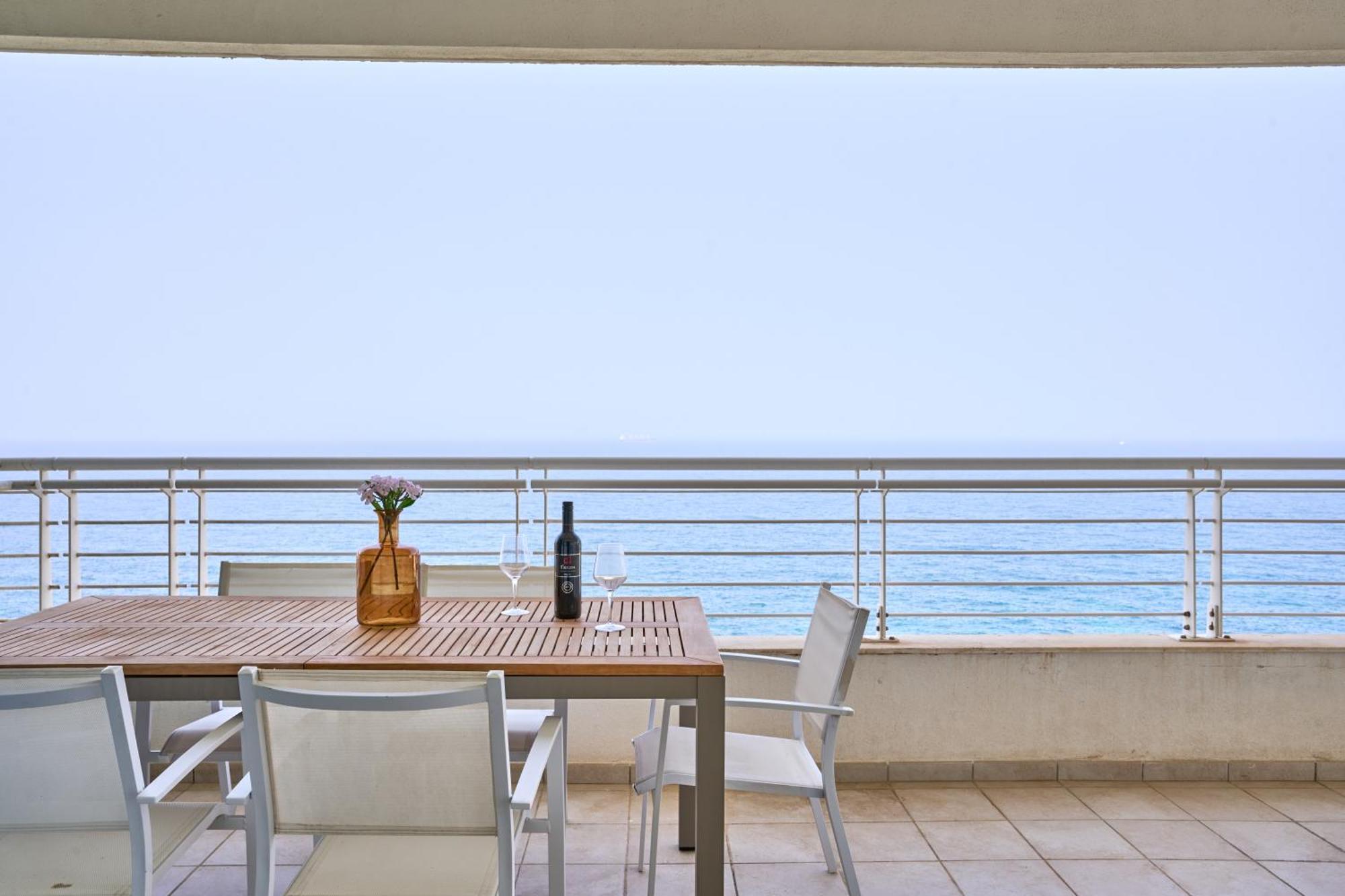 Stunning 3-Bedroom Seaview Retreat In Fort Cambridge Sliema Exterior foto