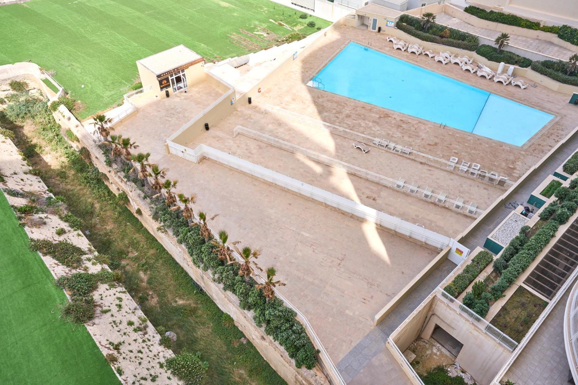 Stunning 3-Bedroom Seaview Retreat In Fort Cambridge Sliema Exterior foto